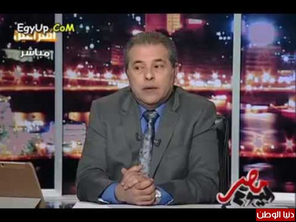 احمد مكى يقلد توفيق عكاشة