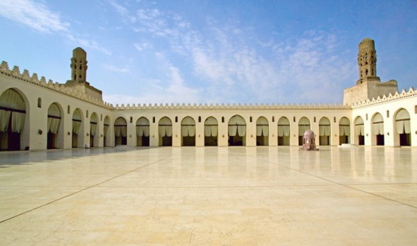 مسجد الحاكم بأمر الله جوهرة إسلامية عمرها أكثر من 1000 عام