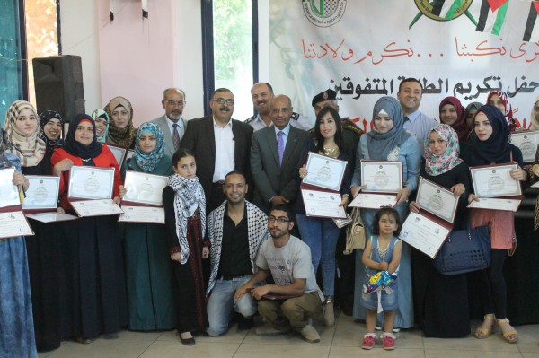 جامعة القدس المفتوحة فرع سلفيت تكرم طلبتها المتفوقين