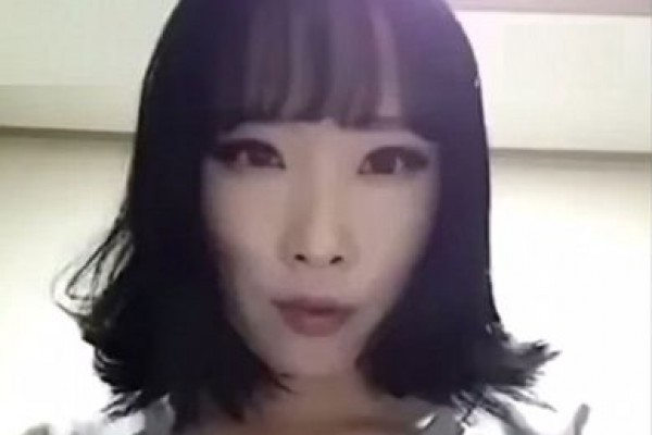 فيديو لكورية تمسح مكياجها يحقق 2 مليون مشاهدة بسبب النتيجة المفاجئة