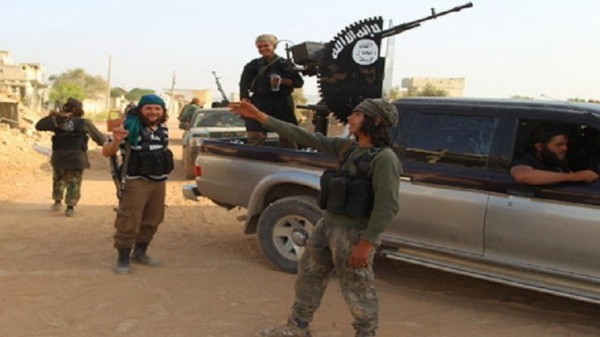 سوريا.. "داعش" يعدم 17 شخصا في تدمر ويسيطر على معبر التنف
