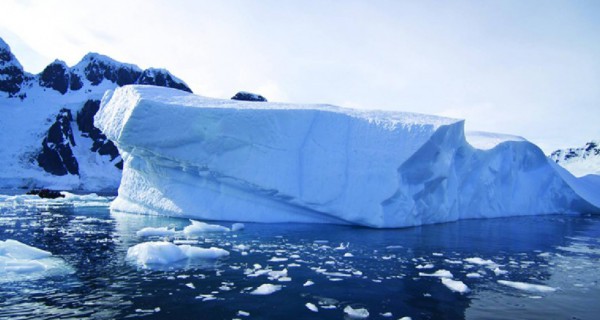 تحذيرات من ذوبان البحيرات الجليدية بالقارة القطبية الجنوبية