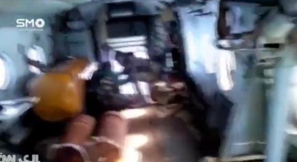 فيديو: من داخل مروحية تطلق براميل متفجرة بسوريا