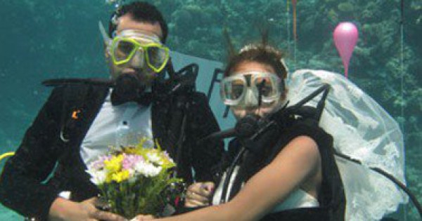 زواج تحت الماء