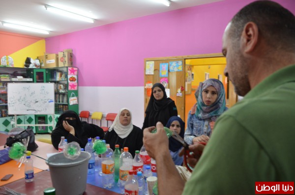 مركز يافا الثقافي يعقد دورة في فن تدوير مخلفات البيئة
