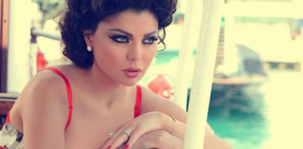 بالصور:بين هيفاء وهبي و"إيما ستون" أيهما تفوقت بجمالها بهذه الإطلالة
