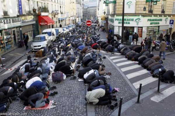رئيس بلدية فينيل: يطالب بالقضاء علي الإسلام في فرنسا خلال عشر سنوات