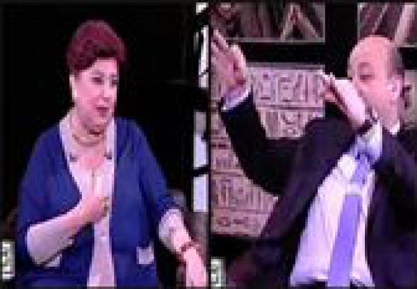 عمرو أديب لرجاء الجداوي: أتحدى يكون فى مسحوق بيطلع البقع