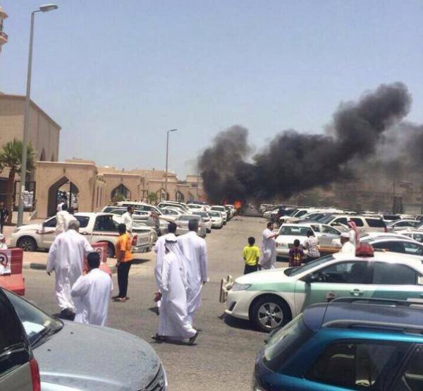 مقتل شخصين واصابة آخرين .. الداخلية السعودية: انتحاري يفجر نفسه عند مدخل مسجد العنود بالدمام