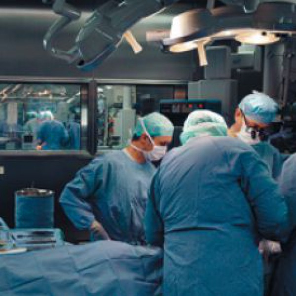 "عظمة دجاج" تنهي شكوك أطباء بإصابة فلسطيني بـ"سرطان رئوي"