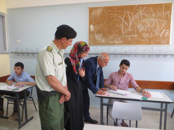 محافظ طوباس يتفقد قاعات امتحانات الثانوية العامة