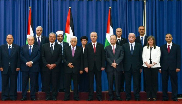 من أروقة القيادة : تعديل وزاري بموافقة حماس أو بدون ..