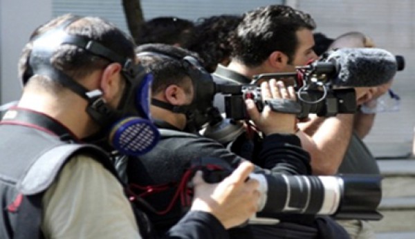 التجمع الإعلامي:الاحتلال يعتقل صحفي وصحفية .. 27 انتهاكاً بحق الصحفيين خلال حزيران الماضي