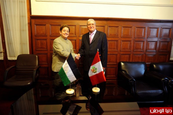 رئيس لجنة العلاقات الخارجية في البرلمان البيروفي تستقبل السفير وليد المؤقت