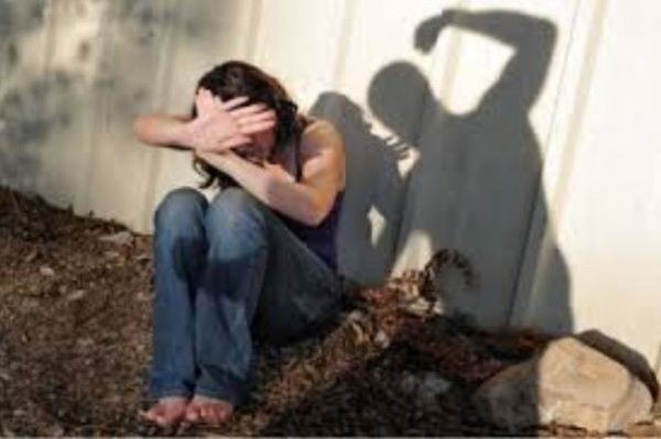 دبي: شابان يختطفان فتاة ويغتصبانها في سيارة