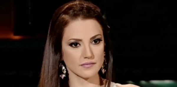 درّة تبهر معجبيها بجمال صوتها