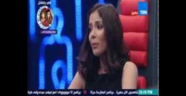 منى زكى ترد على منتقدي صورها الجريئة