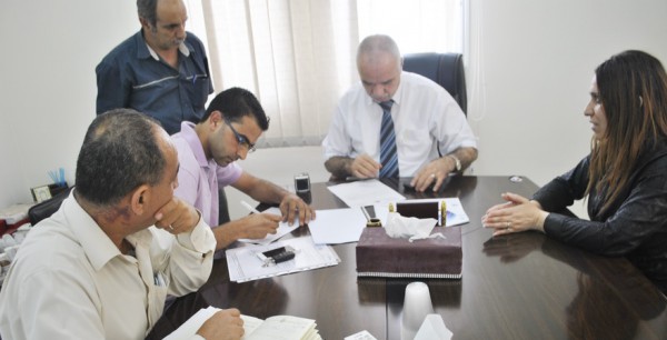 رئيس بلدية سلفيت يوقع مع مؤسسة بيت المقدس عقد مشروع توفير تجهيزات طبية لمستشفى الشهيد ياسر عرفات