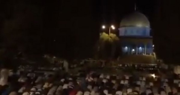 صلاة التراويح في ساحات المسجد الأقصى