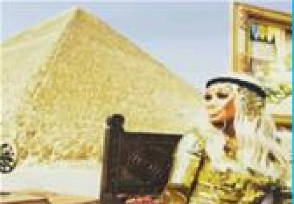 مايا دياب تفاجئ جمهورها وتذهب للاهرامات