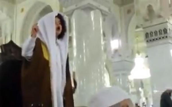 طفل طليق اللسان يلقي "خطبة الوداع" بالمسجد الحرام