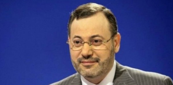 مذيع الجزيرة يؤدي التحية لأردوغان بعد الإفراج عنه من قبل الحكومة الألمانية