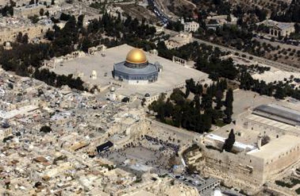 هآرتس: اتصالات إسرائيلية - أردنية لفتح الأقصى أمام الزوار من غير المسلمين