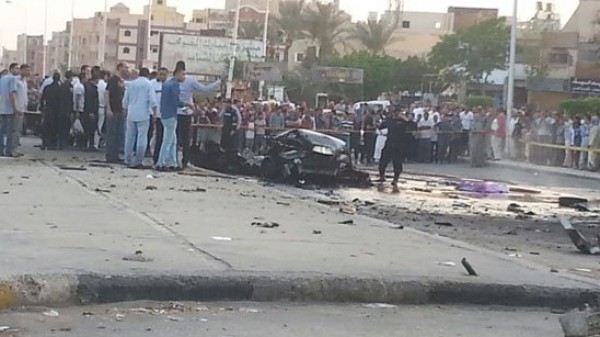 مصر: انفجار سيارتين مفخختين امام قسم شرطة أكتوبر بالقاهرة .. 3 قتلى والهجوم يفشل ..فيديو وصور