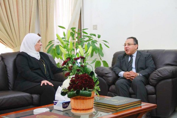 د.غنام تقدم واجب العزاء بالنائب العام المصري في مقر السفارة المصرية في رام الله