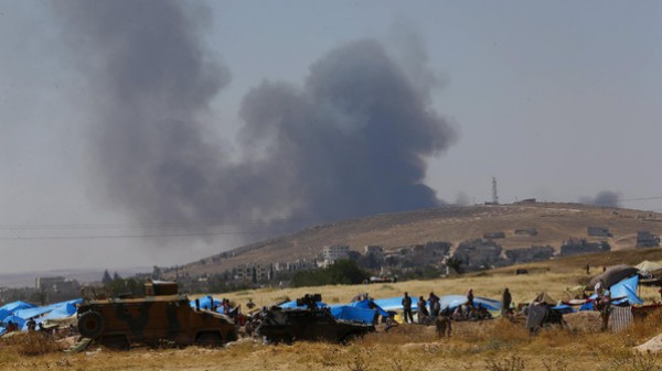 تركيا تدفع بتعزيزات عسكرية نحو الحدود السورية
