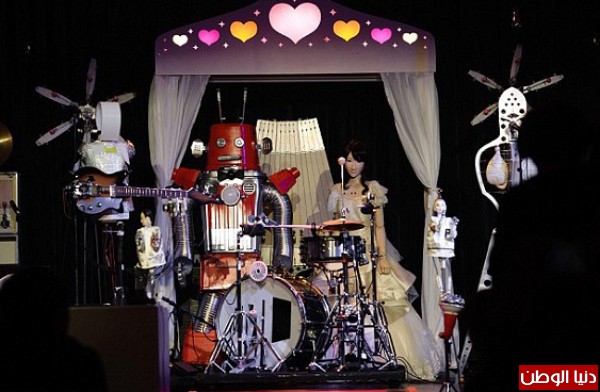 بالصور: اليابان تقيم أغرب حفل زفاف للروبوتات
