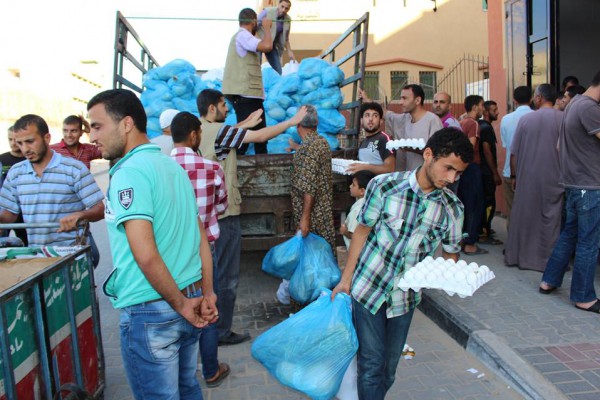 الإغاثة العالمية بغزة توزع 1500 سلة خضار وفواكه على الأسر الفقيرة