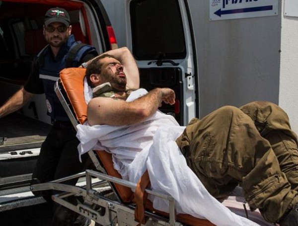 جندي إسرائيلي يصيب زميليه خلال تنظيفه سلاحه بقاعدة عسكرية