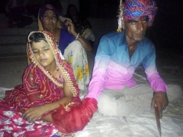 بالصور:  زواج طفلة 6 سنوات من مسئول هندي عمره 35 عامًا