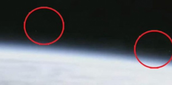 بالفيديو: وكالة ناسا تقطع البث المباشر بعد رصد الكاميرا أجسام فضائية تغادر الأرض بسرعه رهيبة