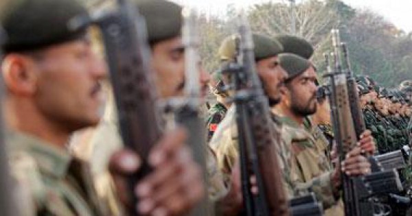 الجيش الباكستاني يعلن مقتل 12 مسلحا في اشتباكات بوزيرستان الشمالية