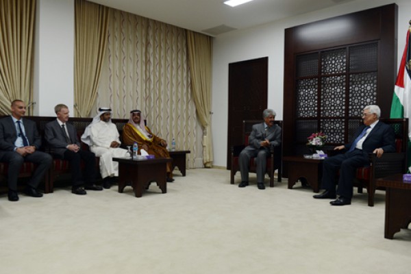 الرئيس محمود عباس يستقبل وفد المؤسسة الخيرية البحرينية