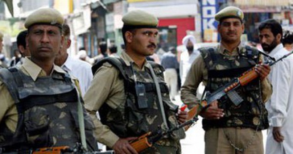اشتباكات مسلحة بين الهند وباكستان عبر الخط الفاصل فى كشمير