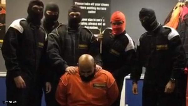 فصل موظفين في بنك "إنش إس بي سي" البريطاني حاكوا عملية ذبح لداعش