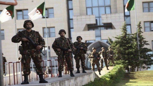 الجزائر..إصابة 4 من الشرطة في هجوم مسلح شرق البلاد