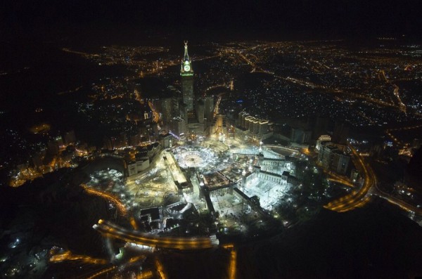 مصورة "أطياف الحرمين" تحلق في أجواء مكة وتصور سبعة آلاف صورة لتوسعة الحرم