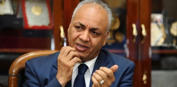 مصطفى بكرى يبلغ عن إخوانى يسب الجيش ويذيع رقمه على الهواء