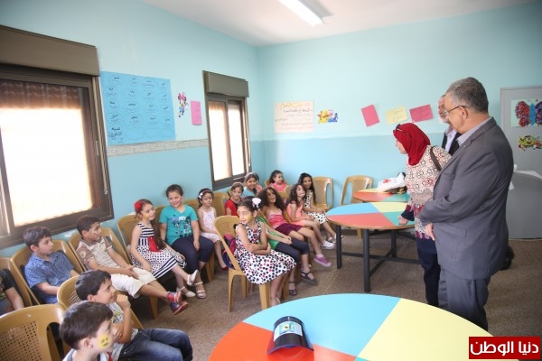 محافظ طولكرم عصام أبو بكر يزور المركز الثقافي لتنمية الطفل