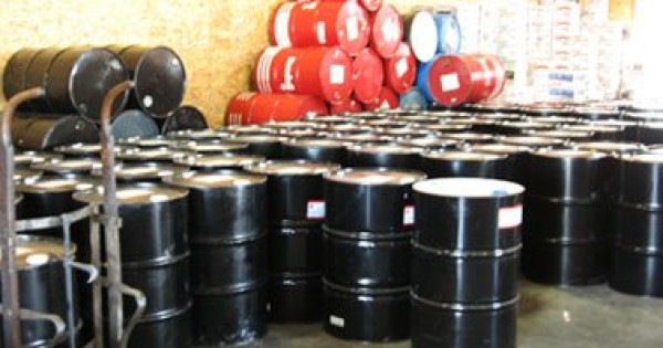 الحوثيون يحررون أسعار المشتقات النفطية وسط توقعات بارتفاع أسعارها للضعف