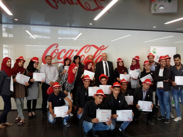 شركة المشروبات الوطنية كوكاكولا/كابي و"إنجاز فلسطين" تكرمان طلبة الجامعات الفائزين