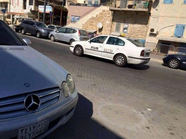 من هو صاحب "السيارة السعودية" في تل أبيب ولِمَ تواجدت هناك؟