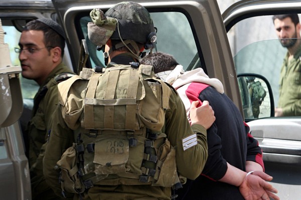 الاحتلال يعتقل 5 مواطنين من الخليل وفتيين من القدس