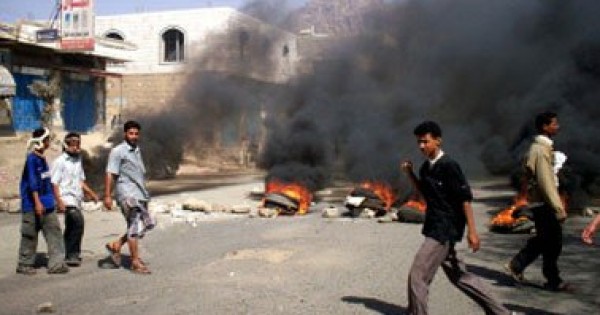 مقتل 3 أشخاص فى انفجار سيارة مفخخة بالعاصمة اليمنية صنعاء