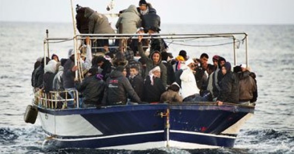 البحرية الأيرلندية تنقل أكثر من 460 مهاجرًا إلى صقلية الإيطالية