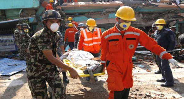 ارتفاع حصيلة قتلى الانهيارات الأرضية في نيبال إلى 30 شخصا